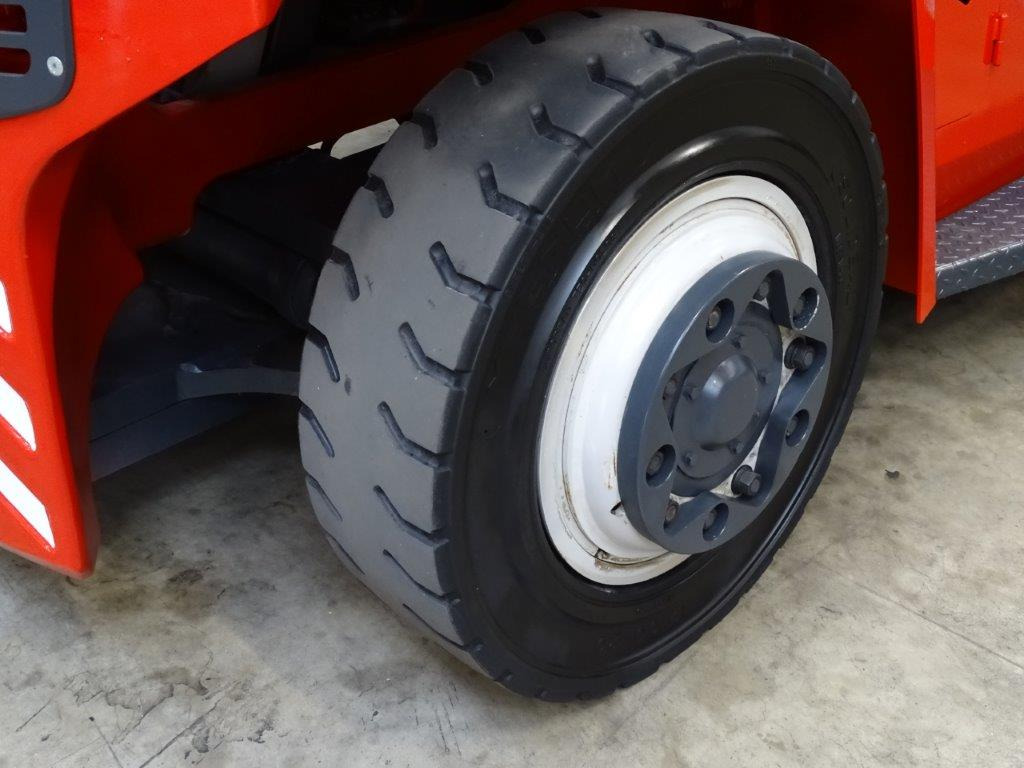 Kalmar DCE120-6 - Empty Containers Handler - Xe nâng diesel: hình 4 Kalmar DCE120-6 - Empty Containers Handler - Xe nâng diesel: hình 4