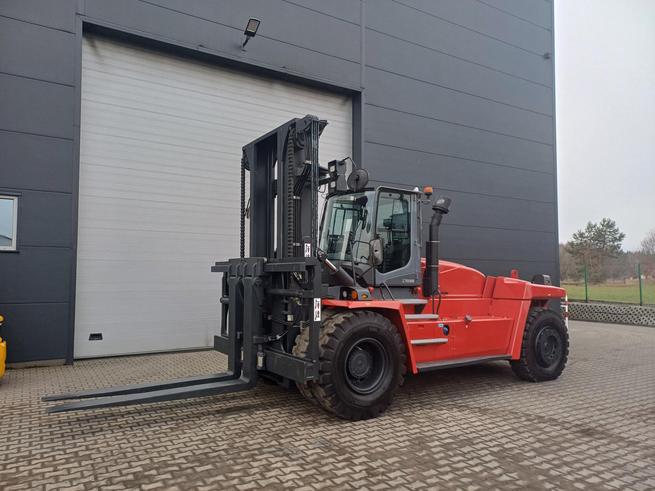 Kalmar DCG250-12LB - Xe nâng diesel: hình 1 Kalmar DCG250-12LB - Xe nâng diesel: hình 1