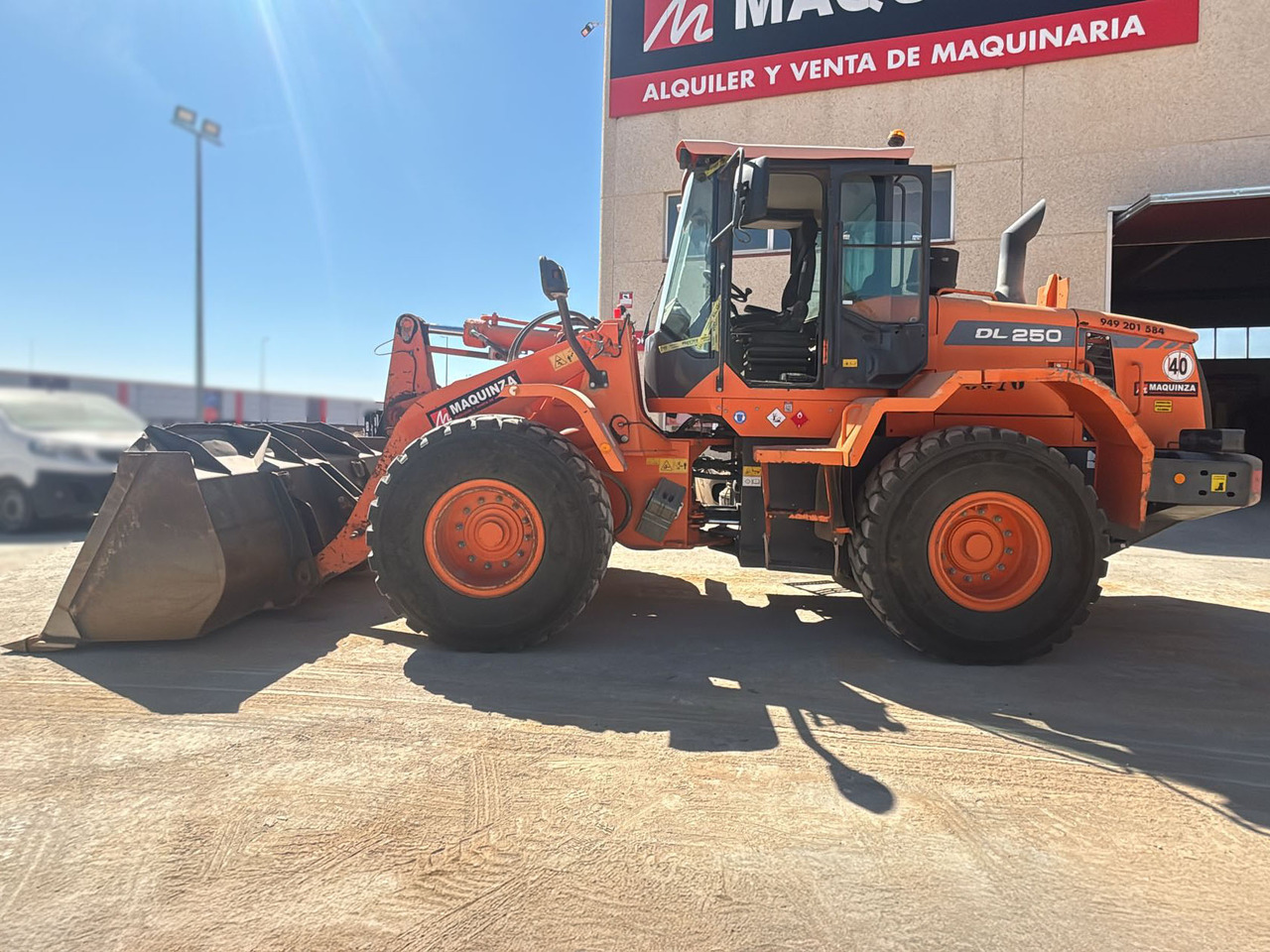 DOOSAN DL250-3 - Máy xúc lật bánh lốp: hình 3 DOOSAN DL250-3 - Máy xúc lật bánh lốp: hình 3