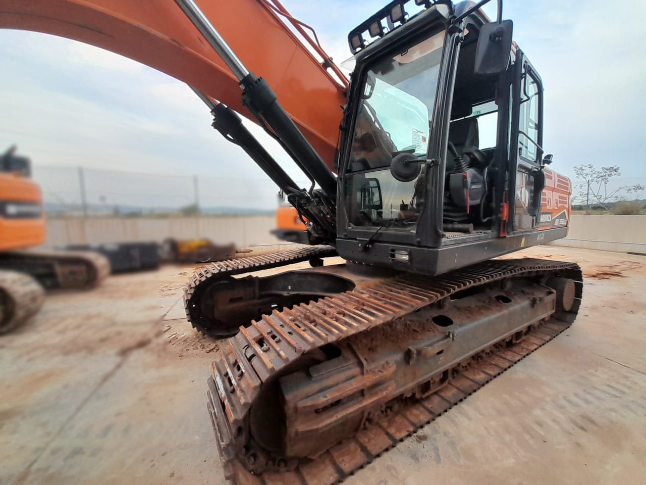 DOOSAN DX350LC-7 - Máy xúc bánh xích: hình 2 DOOSAN DX350LC-7 - Máy xúc bánh xích: hình 2