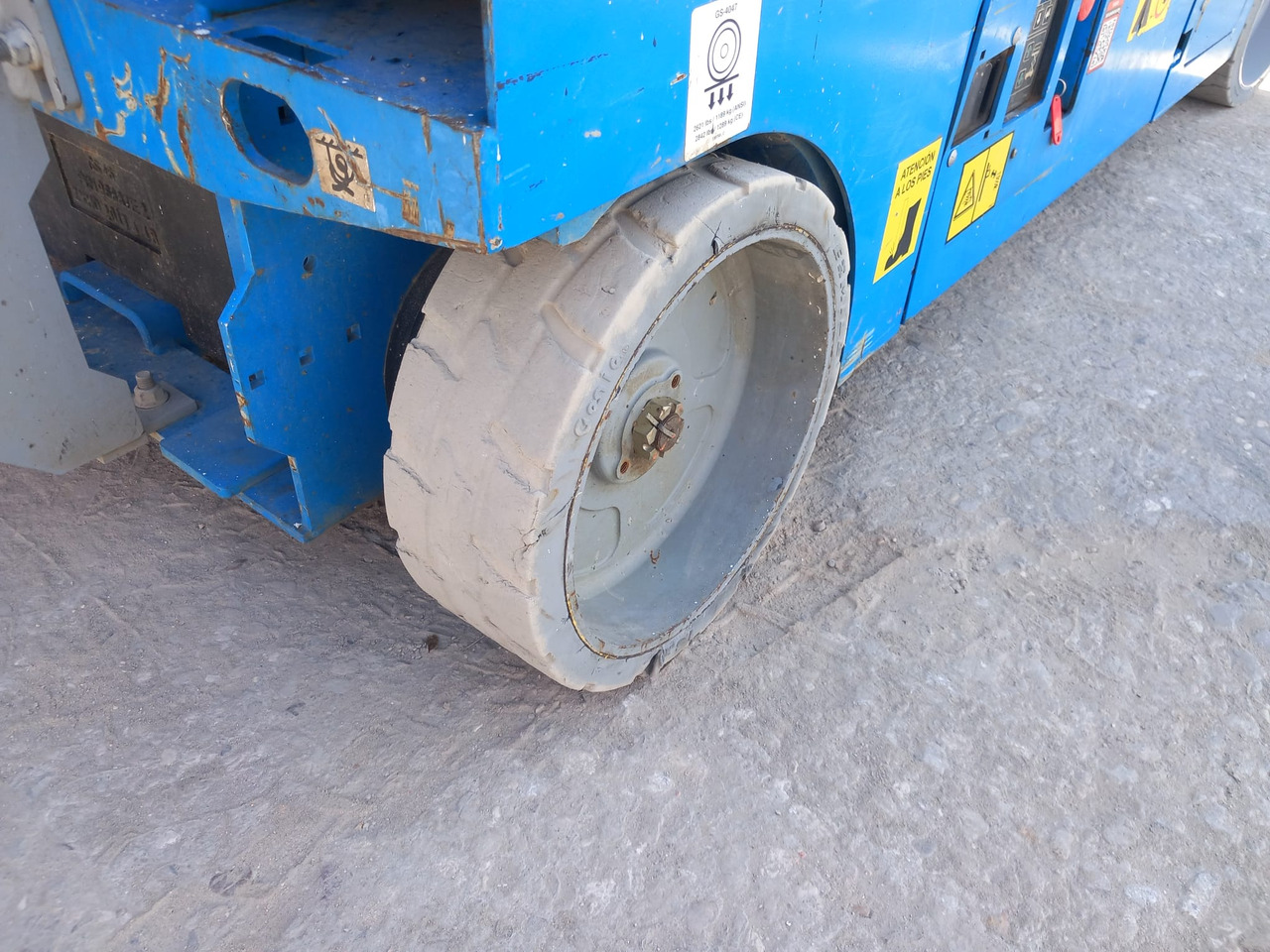 Máy nâng người hình kéo GENIE GS4047: hình 14 Máy nâng người hình kéo GENIE GS4047: hình 14