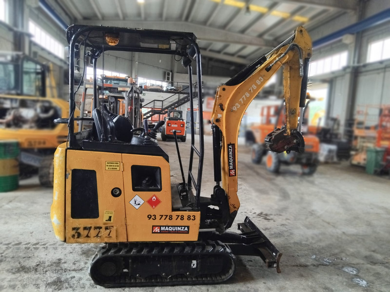 JCB 15C - Máy xúc mini: hình 2 JCB 15C - Máy xúc mini: hình 2