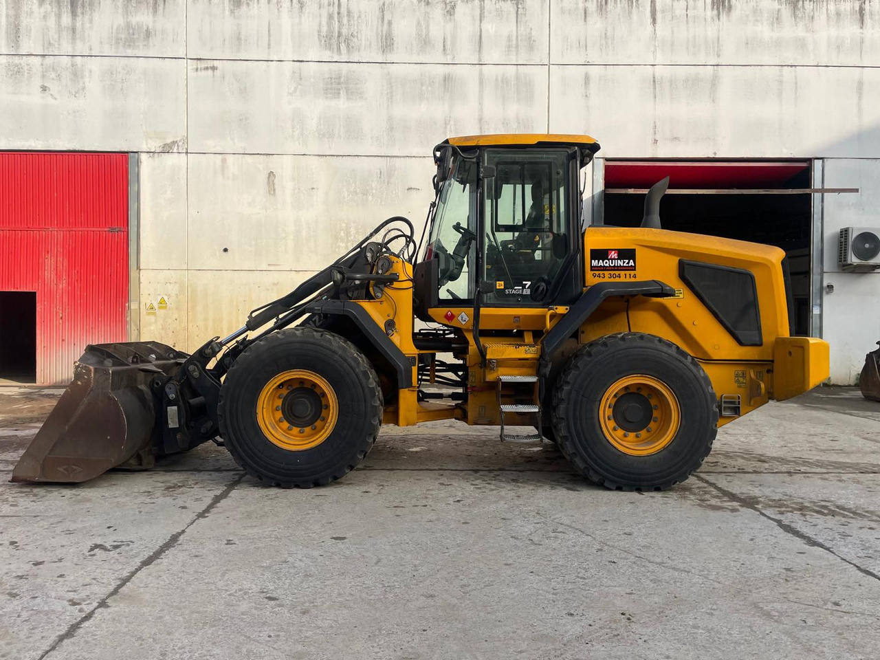 JCB 427 HT S5 - Máy xúc lật bánh lốp: hình 1 JCB 427 HT S5 - Máy xúc lật bánh lốp: hình 1