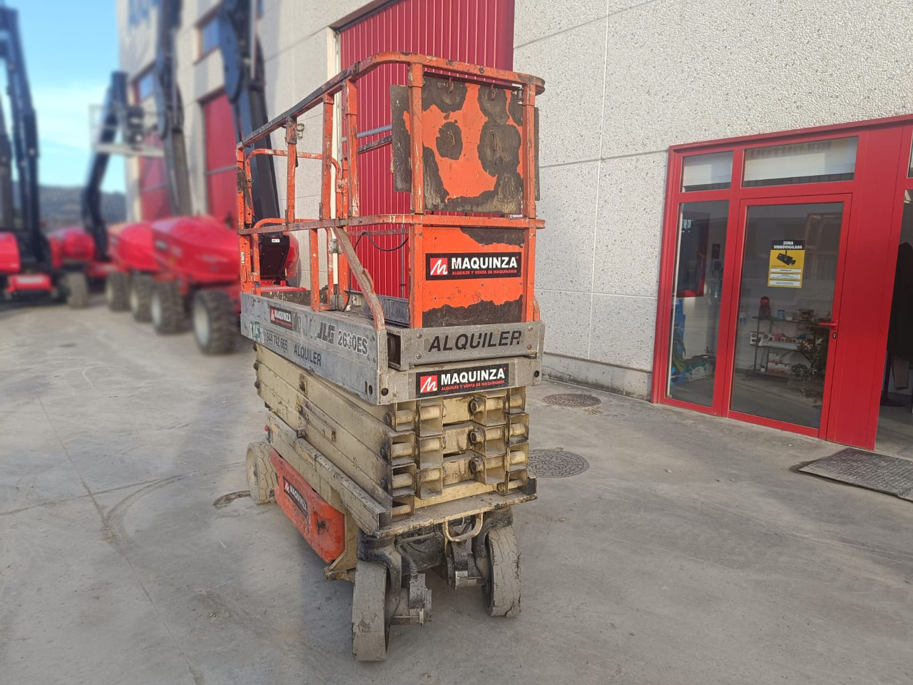 JLG 2630ES - Máy nâng người hình kéo: hình 4 JLG 2630ES - Máy nâng người hình kéo: hình 4