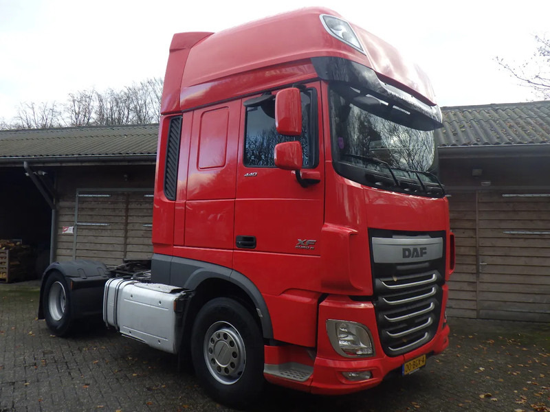 DAF XF 106.440 Super Space Cab/ Smart Tacho 2 / 8 Tons Vooras / Kiphydrauliek - Xe đầu kéo: hình 2 DAF XF 106.440 Super Space Cab/ Smart Tacho 2 / 8 Tons Vooras / Kiphydrauliek - Xe đầu kéo: hình 2
