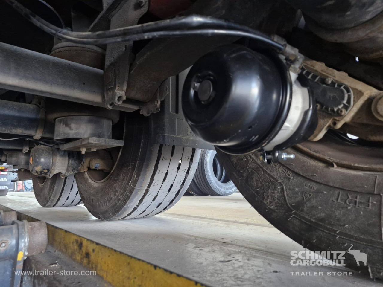 SCHMITZ Curtainsider Varios - Sơ mi rơ moóc mui bạt: hình 2 SCHMITZ Curtainsider Varios - Sơ mi rơ moóc mui bạt: hình 2