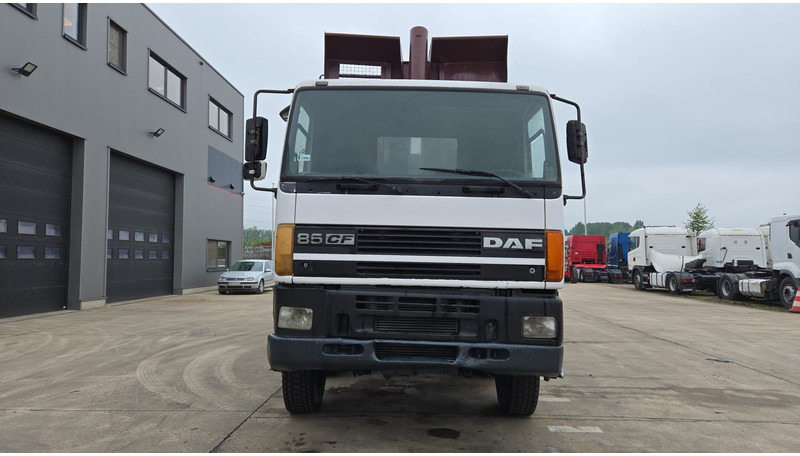 DAF 85 CF 340 (EURO 2 / MANUAL PUMP / STEEL SUSP. / POSSIBLE AS CHASSIS / 8X4) - Xe ben: hình 2 DAF 85 CF 340 (EURO 2 / MANUAL PUMP / STEEL SUSP. / POSSIBLE AS CHASSIS / 8X4) - Xe ben: hình 2