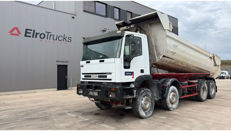Iveco EUROTRAKKER 320 E 35 (GRAND PONT / LAMES / POMPE MANUELLE / 8X4 / CURSOR 8) - Xe ben: hình 1 Iveco EUROTRAKKER 320 E 35 (GRAND PONT / LAMES / POMPE MANUELLE / 8X4 / CURSOR 8) - Xe ben: hình 1