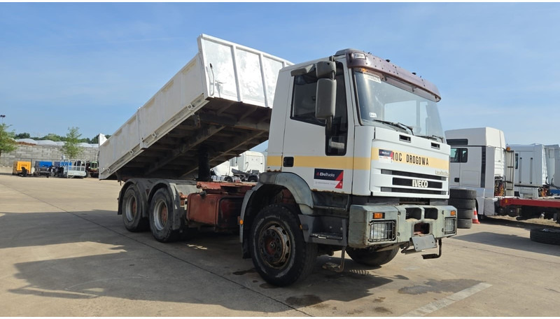 Iveco Eurotrakker 260 E 37 (POMPE MANUELLE / MANUAL PUMP / BOITE MANUELLE / GRAND PONT / LAMES) - Xe ben: hình 3 Iveco Eurotrakker 260 E 37 (POMPE MANUELLE / MANUAL PUMP / BOITE MANUELLE / GRAND PONT / LAMES) - Xe ben: hình 3