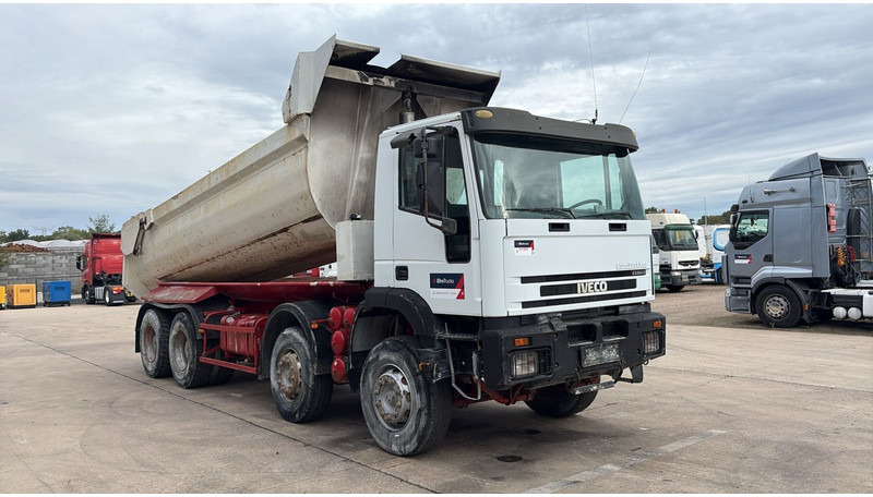 Iveco Eurotrakker 260 E32 (GRAND PONT / LAMES / POMPE MANUELLE / 8X4 / CURSOR 8) - Xe ben: hình 3 Iveco Eurotrakker 260 E32 (GRAND PONT / LAMES / POMPE MANUELLE / 8X4 / CURSOR 8) - Xe ben: hình 3