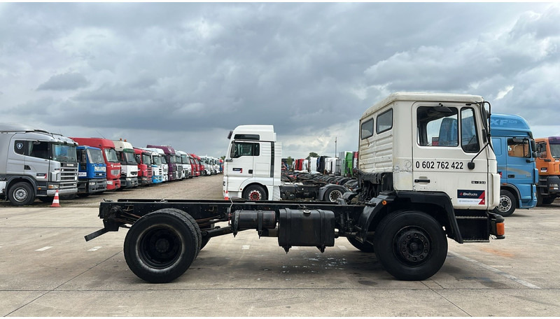 MAN 18.232 (MANUAL PUMP / 6 CYLINDER / POMPE MANUELLE / LAMES / STEEL SUSPENSION) - Xe tải khung gầm: hình 3 MAN 18.232 (MANUAL PUMP / 6 CYLINDER / POMPE MANUELLE / LAMES / STEEL SUSPENSION) - Xe tải khung gầm: hình 3