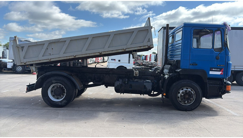 MAN 19.322 (MANUAL PUMP / STEEL SUSP. / LAMES / POMPE MANUELLE / BIG AXLE / GRAND PONT) - Xe ben: hình 4 MAN 19.322 (MANUAL PUMP / STEEL SUSP. / LAMES / POMPE MANUELLE / BIG AXLE / GRAND PONT) - Xe ben: hình 4