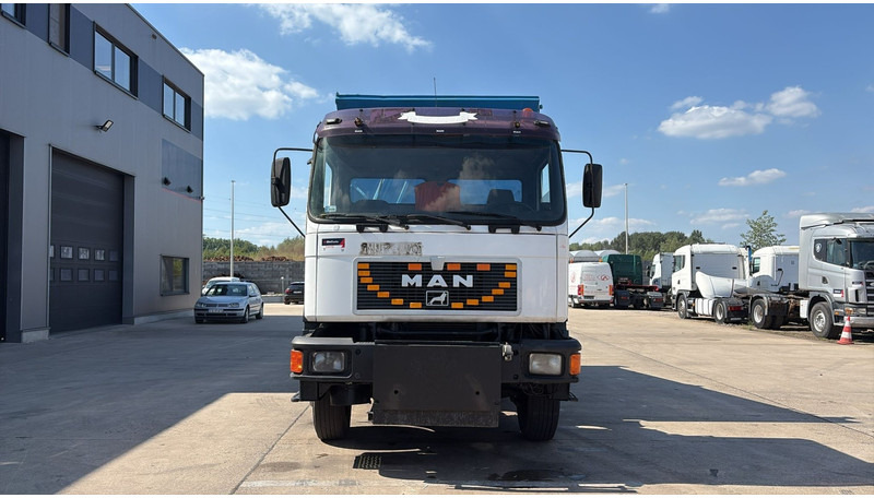 MAN 26.322 (MANUAL PUMP / POMPE MANUELLE / LAMES / GRAND PONT / BIG AXLE) - Xe ben: hình 2 MAN 26.322 (MANUAL PUMP / POMPE MANUELLE / LAMES / GRAND PONT / BIG AXLE) - Xe ben: hình 2
