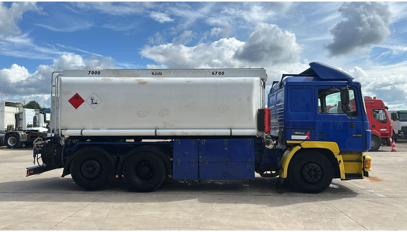 MAN 26.402 (18.000 L / 6X2 / 6 CYLINDER / FRONT STEEL / 3 COMPARTIMENTS) - Xe bồn: hình 4 MAN 26.402 (18.000 L / 6X2 / 6 CYLINDER / FRONT STEEL / 3 COMPARTIMENTS) - Xe bồn: hình 4