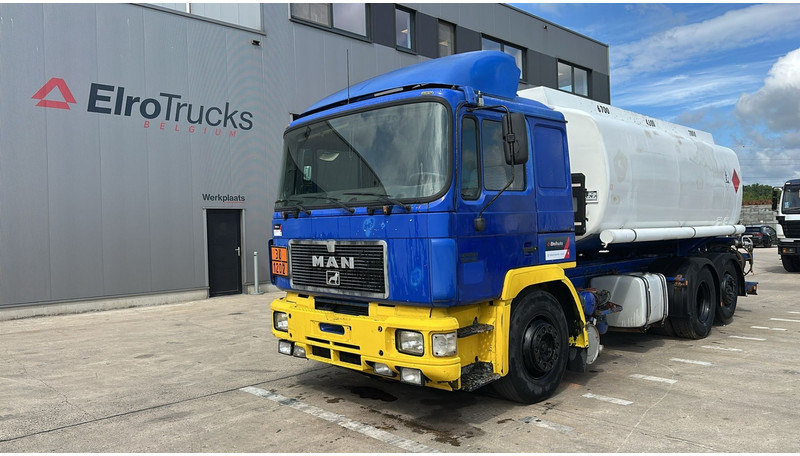 MAN 26.402 (18.000 L / 6X2 / 6 CYLINDER / FRONT STEEL / 3 COMPARTIMENTS) - Xe bồn: hình 1 MAN 26.402 (18.000 L / 6X2 / 6 CYLINDER / FRONT STEEL / 3 COMPARTIMENTS) - Xe bồn: hình 1
