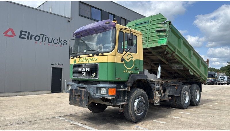 MAN 28.372 (6X6 / BIG AXLE / STEEL SUSPENSION / MANUAL PUMP / 6 CYLINDER / POMPE MANUELLE) - Xe ben: hình 1 MAN 28.372 (6X6 / BIG AXLE / STEEL SUSPENSION / MANUAL PUMP / 6 CYLINDER / POMPE MANUELLE) - Xe ben: hình 1