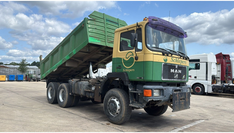 MAN 28.372 (6X6 / BIG AXLE / STEEL SUSPENSION / MANUAL PUMP / 6 CYLINDER / POMPE MANUELLE) - Xe ben: hình 3 MAN 28.372 (6X6 / BIG AXLE / STEEL SUSPENSION / MANUAL PUMP / 6 CYLINDER / POMPE MANUELLE) - Xe ben: hình 3