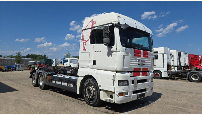 MAN TGA 26.440 (MANUAL GEARBOX / FRONT STEEL / 6X2 / BOITE MANUELLE / DEVANT LAMES) - Xe tải khung gầm: hình 4 MAN TGA 26.440 (MANUAL GEARBOX / FRONT STEEL / 6X2 / BOITE MANUELLE / DEVANT LAMES) - Xe tải khung gầm: hình 4