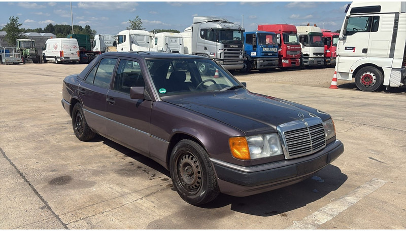Mercedes-Benz E-Klasse 200 (GERMAN CAR / VOITURE D'ALLEMAGNE / ESSENCE / PETROL / MANUAL) - Sedan: hình 3 Mercedes-Benz E-Klasse 200 (GERMAN CAR / VOITURE D'ALLEMAGNE / ESSENCE / PETROL / MANUAL) - Sedan: hình 3