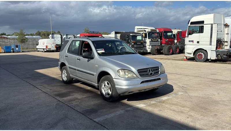 Mercedes-Benz M-Klasse ML 270 CDI - SUV: hình 3 Mercedes-Benz M-Klasse ML 270 CDI - SUV: hình 3