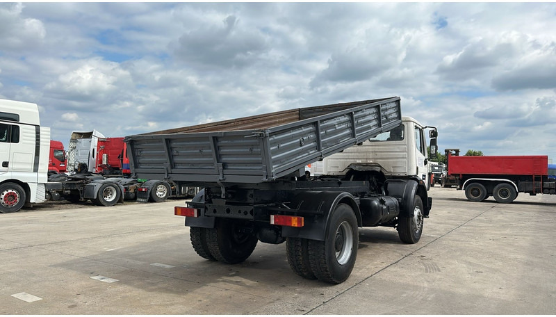Mercedes-Benz SK 1722 (LAMES / GRAND PONT / V6 / BOITE MANUELLE / POMPE MANUELLE) - Xe ben: hình 5 Mercedes-Benz SK 1722 (LAMES / GRAND PONT / V6 / BOITE MANUELLE / POMPE MANUELLE) - Xe ben: hình 5
