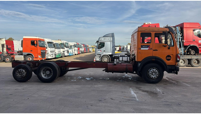 Mercedes-Benz SK 2222 (V6 / FULL STEEL / LAMES / BOITE MANUELLE / POMPE MANUELLE / 8 ROUES / 6X2) - Xe tải khung gầm: hình 3 Mercedes-Benz SK 2222 (V6 / FULL STEEL / LAMES / BOITE MANUELLE / POMPE MANUELLE / 8 ROUES / 6X2) - Xe tải khung gầm: hình 3