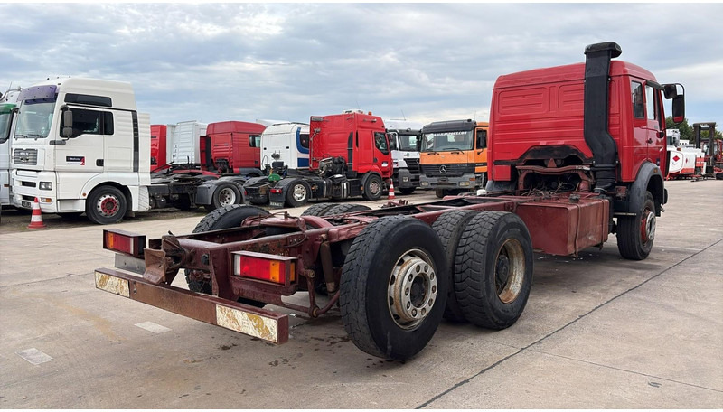 Mercedes-Benz SK 2233 (GRAND PONT / V8 AVEC 2X TURBO / BIG AXLE) - Xe tải khung gầm: hình 4 Mercedes-Benz SK 2233 (GRAND PONT / V8 AVEC 2X TURBO / BIG AXLE) - Xe tải khung gầm: hình 4