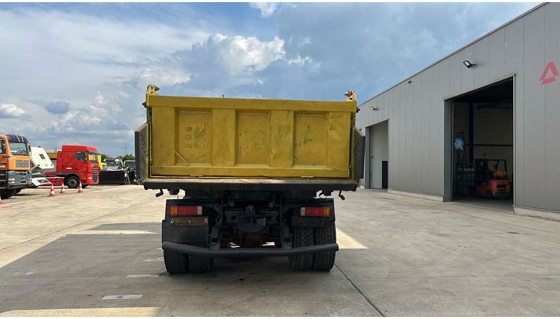 Renault Kerax 385 (POMPE MANUELLE / MANUAL PUMP / 6X4 / LAMES / GRAND PONT) - Xe ben: hình 5 Renault Kerax 385 (POMPE MANUELLE / MANUAL PUMP / 6X4 / LAMES / GRAND PONT) - Xe ben: hình 5