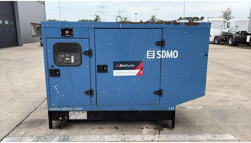 SDMO J66K (JOHN DEERE ENGINE / 3 PHASES / 66 KVA / BE MACHINE) - Bộ phát điện: hình 2 SDMO J66K (JOHN DEERE ENGINE / 3 PHASES / 66 KVA / BE MACHINE) - Bộ phát điện: hình 2