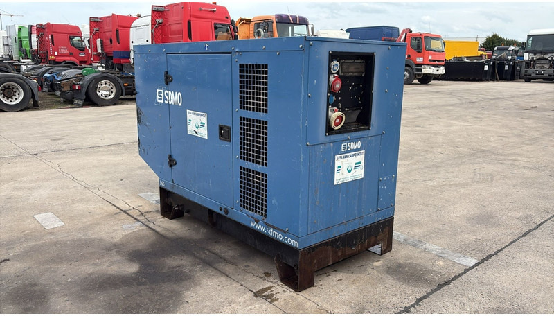 SDMO J66K (JOHN DEERE ENGINE / 3 PHASES / 66 KVA / BE MACHINE) - Bộ phát điện: hình 4 SDMO J66K (JOHN DEERE ENGINE / 3 PHASES / 66 KVA / BE MACHINE) - Bộ phát điện: hình 4
