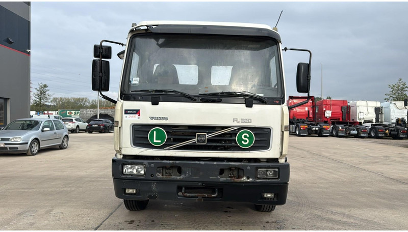 Volvo FL 220 (FULL STEEL SUSP. / 10 BOLTS / 18 TONS / VERY CLEAN CHASSIS !!! / CHASSIS 5.50M LENGHT) - Xe tải khung gầm: hình 2 Volvo FL 220 (FULL STEEL SUSP. / 10 BOLTS / 18 TONS / VERY CLEAN CHASSIS !!! / CHASSIS 5.50M LENGHT) - Xe tải khung gầm: hình 2