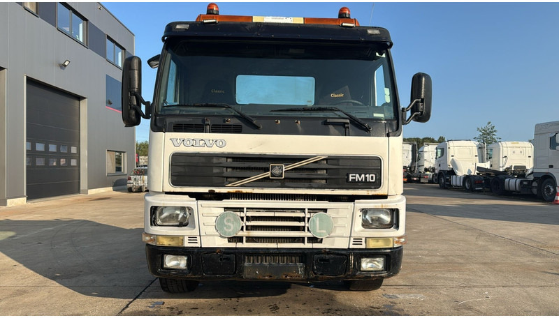 Volvo FM 10 - 320 (POMPE MANUELLE / BIG HUB / GRAND PONT / LAMES / STEEL SUSP. / MANUAL PUMP) - Xe tải khung gầm: hình 2 Volvo FM 10 - 320 (POMPE MANUELLE / BIG HUB / GRAND PONT / LAMES / STEEL SUSP. / MANUAL PUMP) - Xe tải khung gầm: hình 2