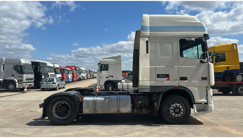 DAF 95 XF 380 (BOITE MANUELLE / EURO 3 / MANUAL GEARBOX / TRES BONNE ETAT) - Xe đầu kéo: hình 4 DAF 95 XF 380 (BOITE MANUELLE / EURO 3 / MANUAL GEARBOX / TRES BONNE ETAT) - Xe đầu kéo: hình 4