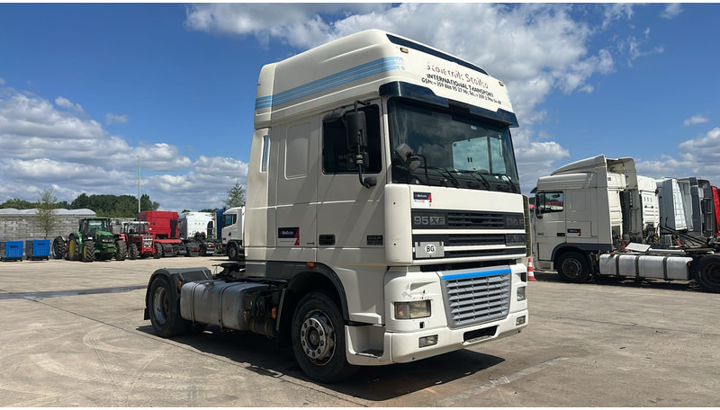 DAF 95 XF 380 (BOITE MANUELLE / EURO 3 / MANUAL GEARBOX / TRES BONNE ETAT) - Xe đầu kéo: hình 3 DAF 95 XF 380 (BOITE MANUELLE / EURO 3 / MANUAL GEARBOX / TRES BONNE ETAT) - Xe đầu kéo: hình 3