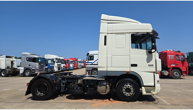 DAF XF 105.460 (BOITE MANUELLE / MANUAL GEARBOX / PROPRE) - Xe đầu kéo: hình 4 DAF XF 105.460 (BOITE MANUELLE / MANUAL GEARBOX / PROPRE) - Xe đầu kéo: hình 4
