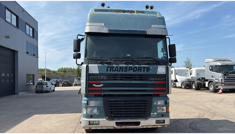 DAF XF 95.430 (EURO 3 / MANUAL GEARBOX / BOITE MANUELLE) - Xe đầu kéo: hình 2 DAF XF 95.430 (EURO 3 / MANUAL GEARBOX / BOITE MANUELLE) - Xe đầu kéo: hình 2