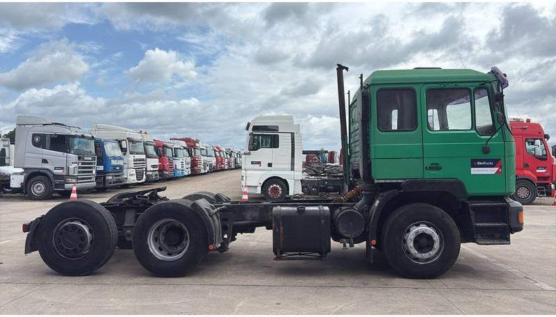 MAN 25.372 (6X2 / MANUAL PUMP / POMPE MANUELLE / 8 TYRES / 6 CYLINDERS) - Xe đầu kéo: hình 4 MAN 25.372 (6X2 / MANUAL PUMP / POMPE MANUELLE / 8 TYRES / 6 CYLINDERS) - Xe đầu kéo: hình 4
