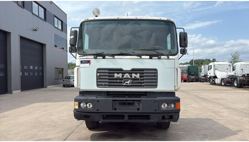 MAN 25.403 (6X2 / 6 CYLINDER / EURO 2 / MANUAL GEARBOX / 8 TYRES) - Xe đầu kéo: hình 5 MAN 25.403 (6X2 / 6 CYLINDER / EURO 2 / MANUAL GEARBOX / 8 TYRES) - Xe đầu kéo: hình 5