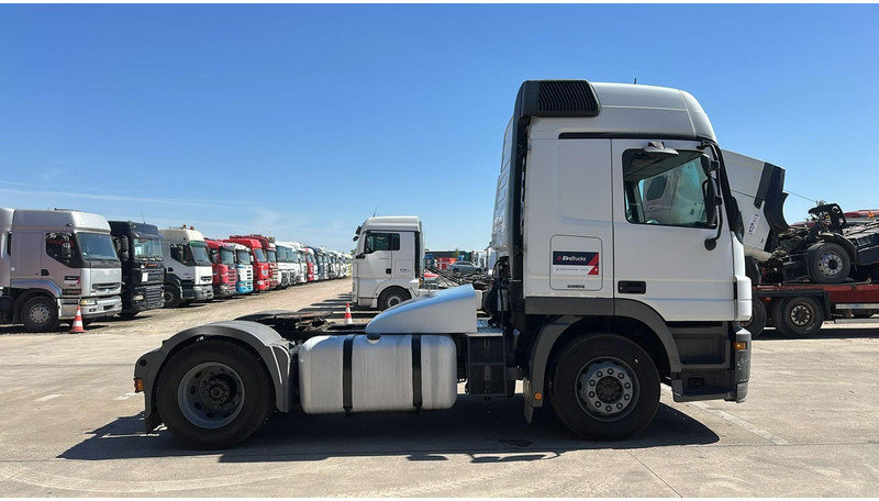 Mercedes-Benz Actros 1841 (EPS / DEVANT LAMES / PROPRE / MP2 / 3 PEDALES / V6) - Xe đầu kéo: hình 4 Mercedes-Benz Actros 1841 (EPS / DEVANT LAMES / PROPRE / MP2 / 3 PEDALES / V6) - Xe đầu kéo: hình 4