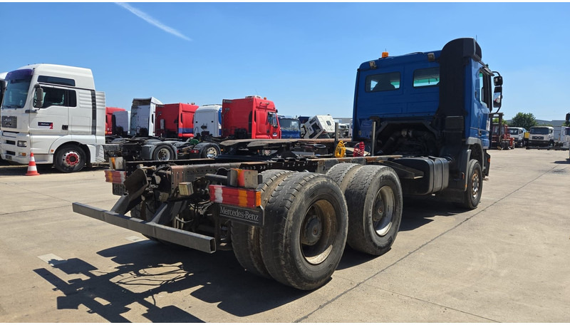 Mercedes-Benz Actros 2641 (LAMES / STEEL SUSP. / EPS / 3 PEDALES / GRAND PONT) - Xe đầu kéo: hình 4 Mercedes-Benz Actros 2641 (LAMES / STEEL SUSP. / EPS / 3 PEDALES / GRAND PONT) - Xe đầu kéo: hình 4