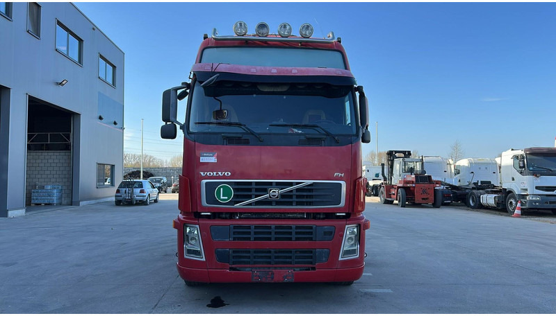 Volvo FH 400 (MANUAL GEARBOX / EURO 5 / BOITE MANUELLE) - Xe đầu kéo: hình 2 Volvo FH 400 (MANUAL GEARBOX / EURO 5 / BOITE MANUELLE) - Xe đầu kéo: hình 2