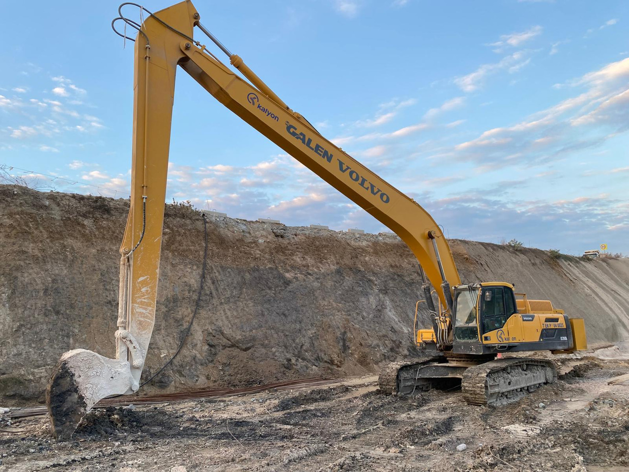 HITACHI ZX670 Long Reach Boom-Arm Manufacturing - Máy xúc bánh xích: hình 3 HITACHI ZX670 Long Reach Boom-Arm Manufacturing - Máy xúc bánh xích: hình 3