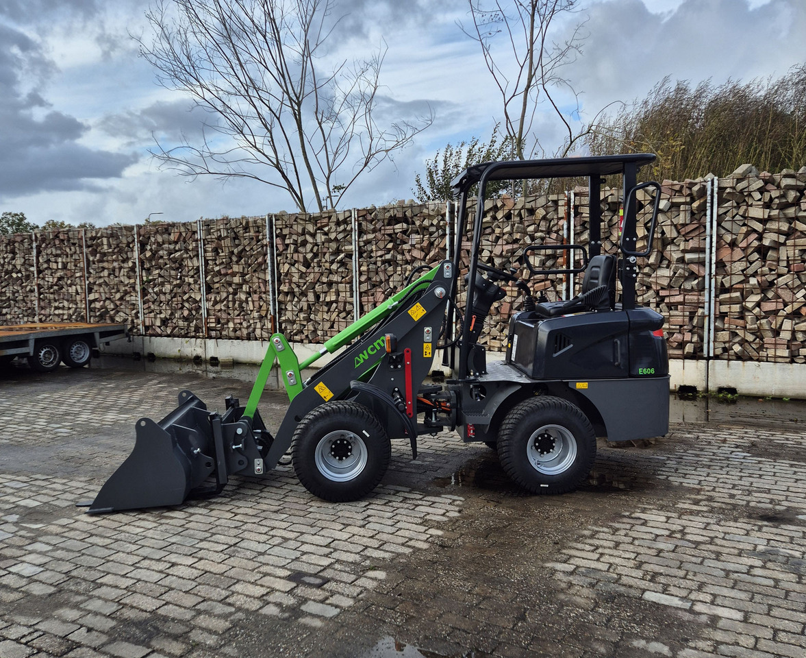 WCM-606 - Máy xúc lật bánh lốp: hình 3 WCM-606 - Máy xúc lật bánh lốp: hình 3