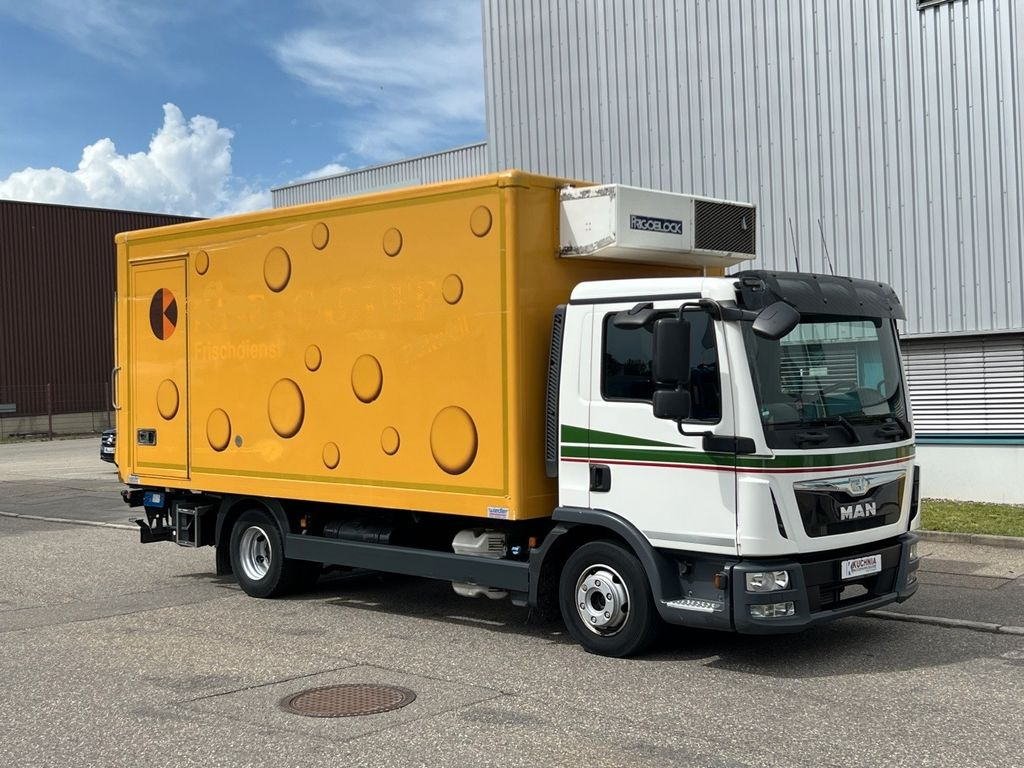 MAN TGL 8.220 Kühlkoffer 5,26m LBW Klima Luftgef. MAN TGL 8.220 Kühlkoffer 5,26m LBW Klima Luftgef. - Xe van đông lạnh: hình 1 MAN TGL 8.220 Kühlkoffer 5,26m LBW Klima Luftgef. MAN TGL 8.220 Kühlkoffer 5,26m LBW Klima Luftgef. - Xe van đông lạnh: hình 1