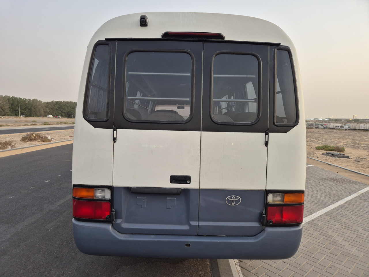 Toyota Coaster ... 30 places - climatisé - Xe bus mini, Xe van chở khách: hình 4 Toyota Coaster ... 30 places - climatisé - Xe bus mini, Xe van chở khách: hình 4