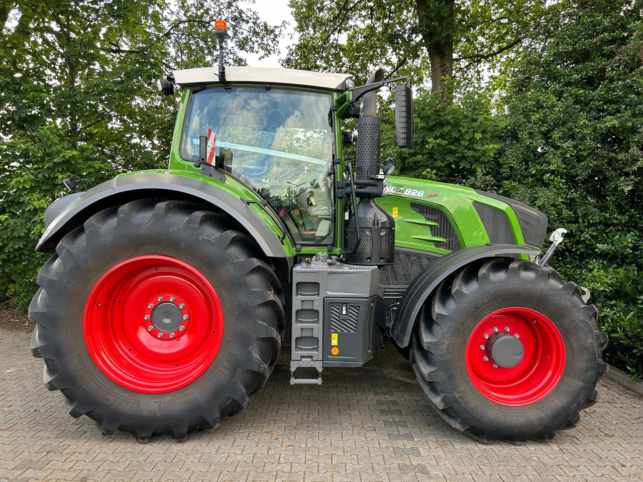 FENDT 828 Vario S4 ProfiPlus - Máy cày: hình 4 FENDT 828 Vario S4 ProfiPlus - Máy cày: hình 4