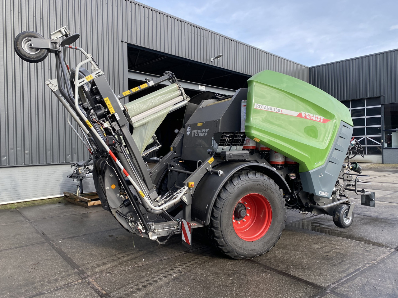 Fendt 130F Combi - Máy gói kiện: hình 3 Fendt 130F Combi - Máy gói kiện: hình 3