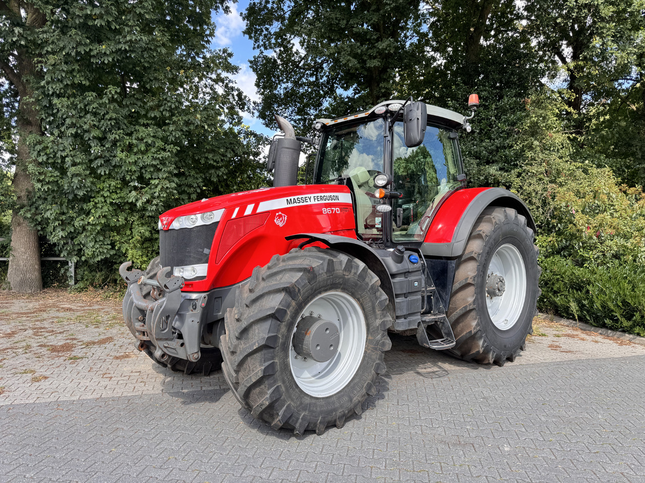 MASSEY FERGUSON 8670 Dyna-VT - Máy cày: hình 1 MASSEY FERGUSON 8670 Dyna-VT - Máy cày: hình 1