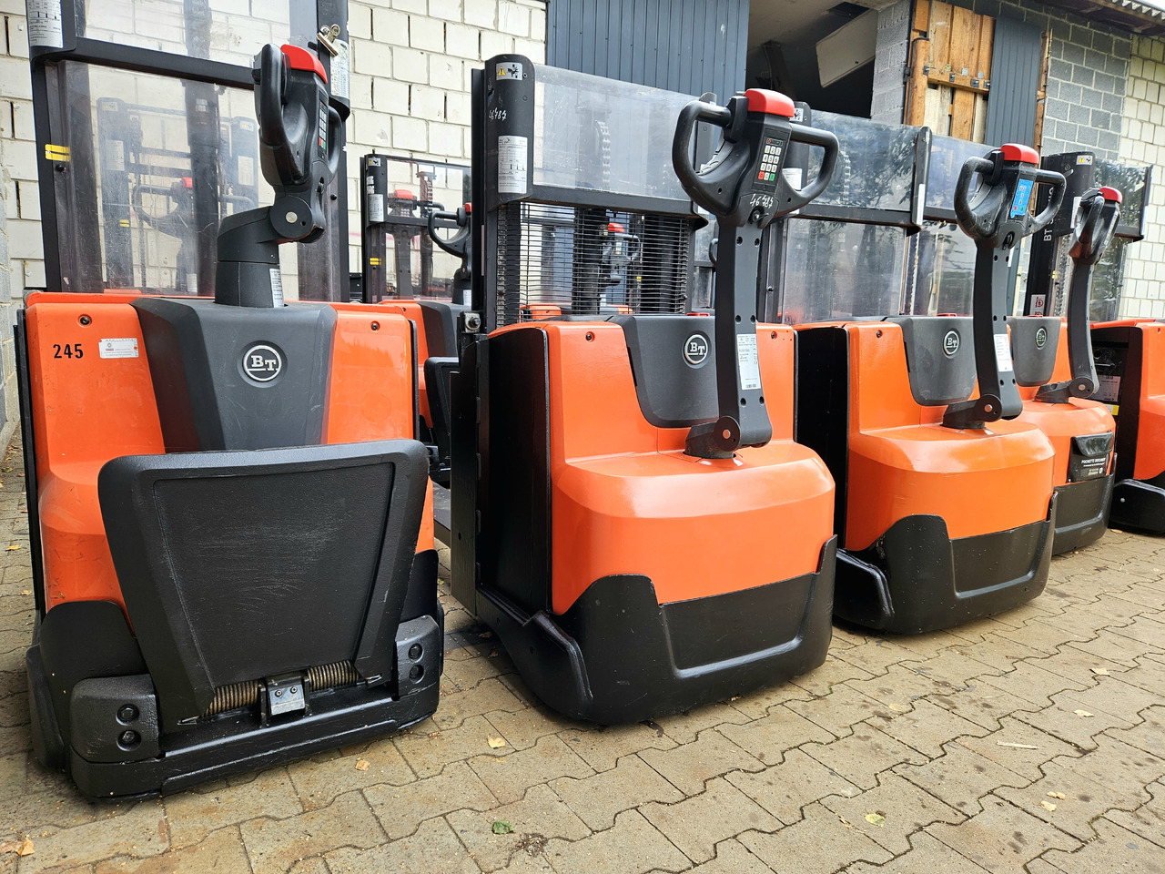 Toyota SWE 200D - Máy xếp chồng: hình 3 Toyota SWE 200D - Máy xếp chồng: hình 3