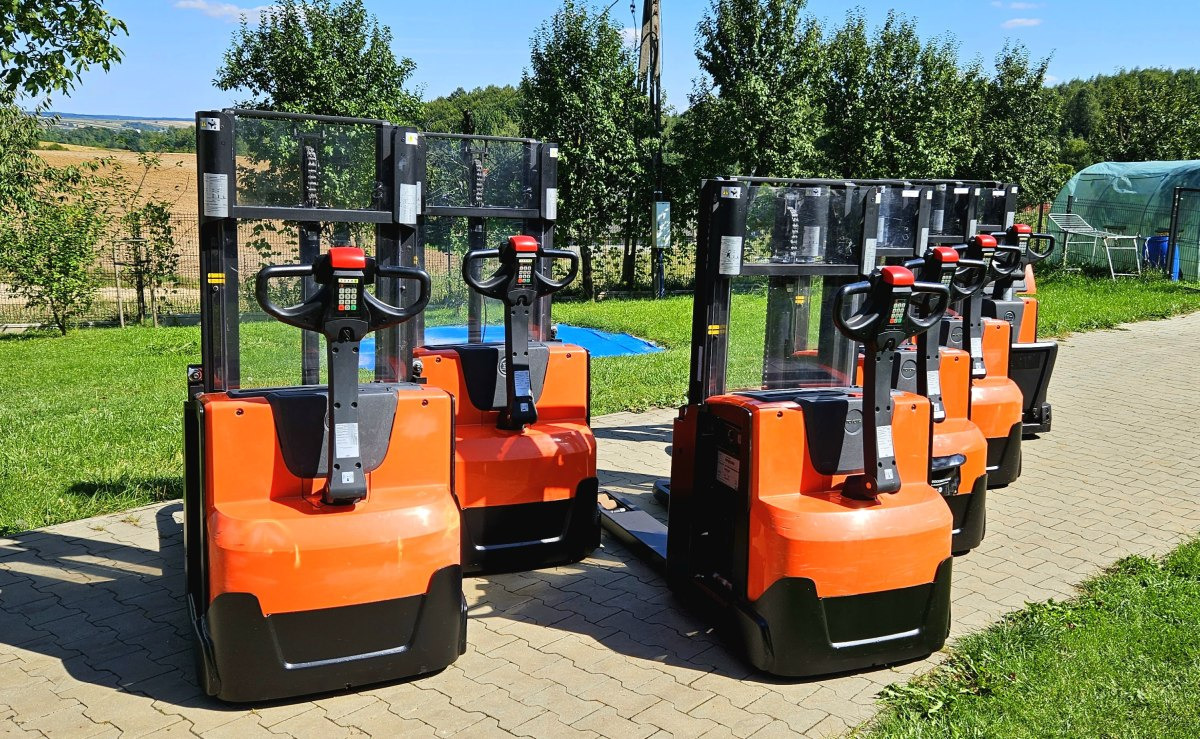 Toyota SWE 200D - Máy xếp chồng: hình 2 Toyota SWE 200D - Máy xếp chồng: hình 2